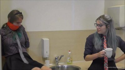 瘾君子/被捆绑堵住嘴/落难的女士